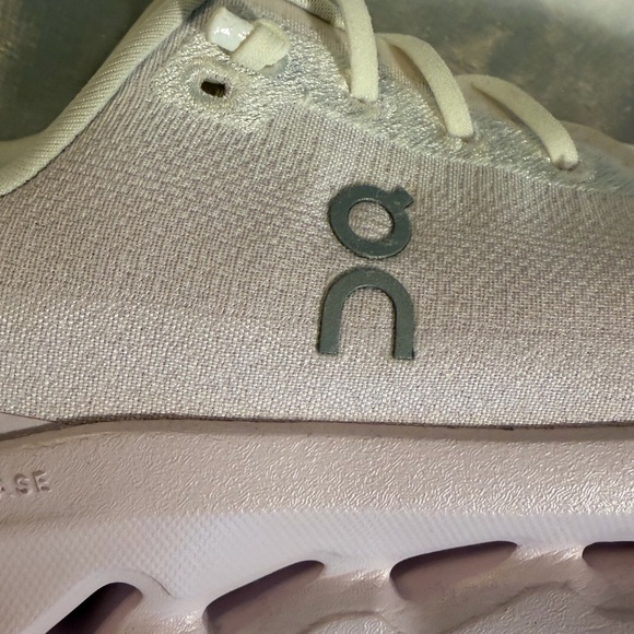 On Cloudtilt Womwn’s Running Shoe - Picture 8 of 15